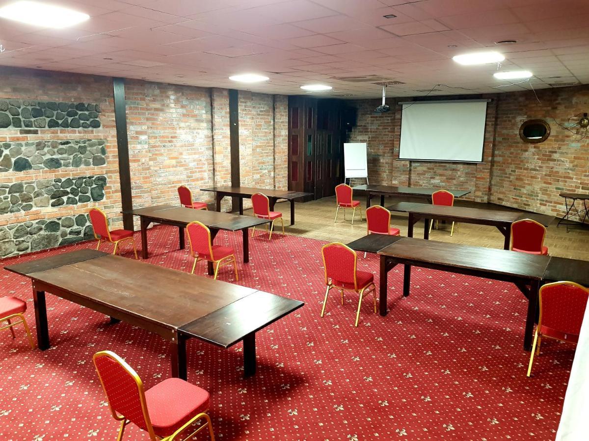 Amadeus Hotel Zielona Gora Dış mekan fotoğraf