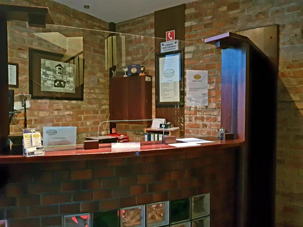 Amadeus Hotel Zielona Gora Dış mekan fotoğraf