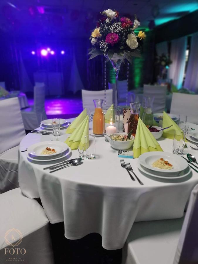 Amadeus Hotel Zielona Gora Dış mekan fotoğraf