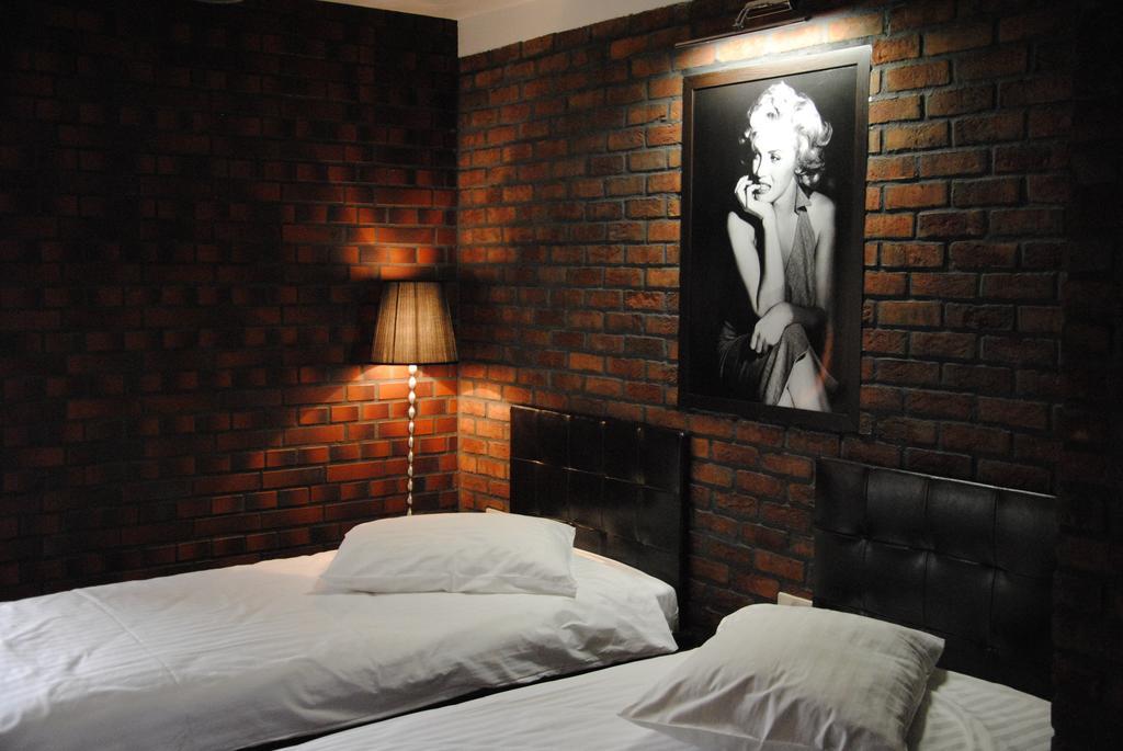 Amadeus Hotel Zielona Gora Oda fotoğraf