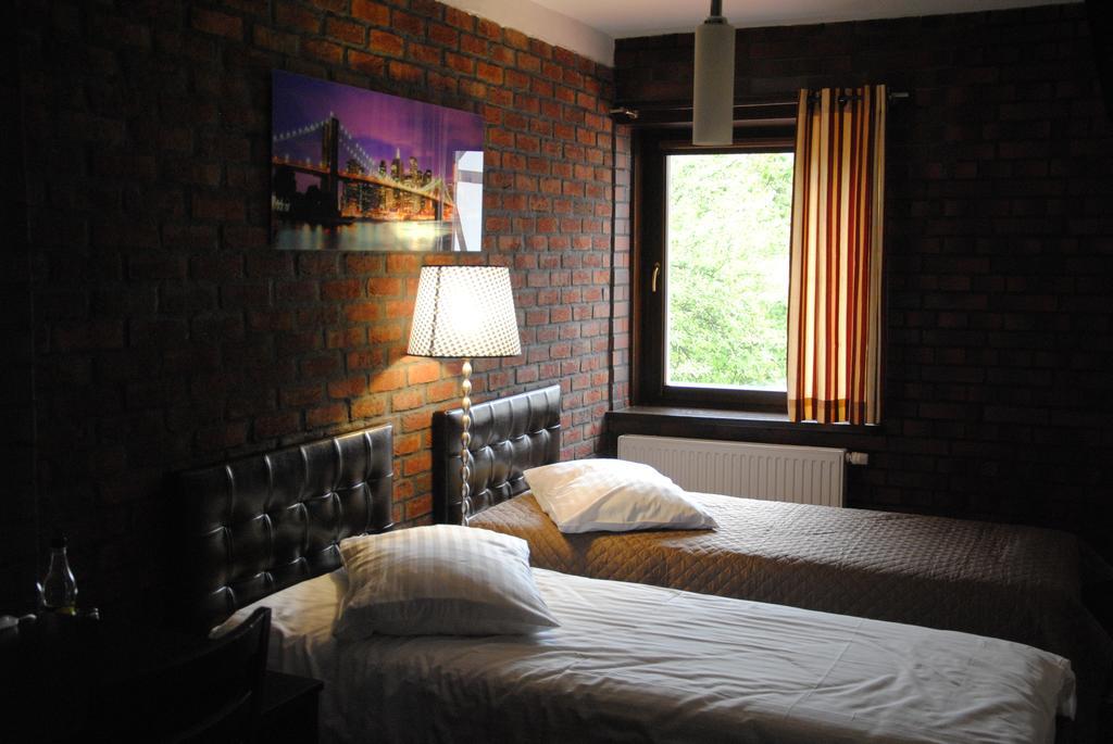 Amadeus Hotel Zielona Gora Oda fotoğraf