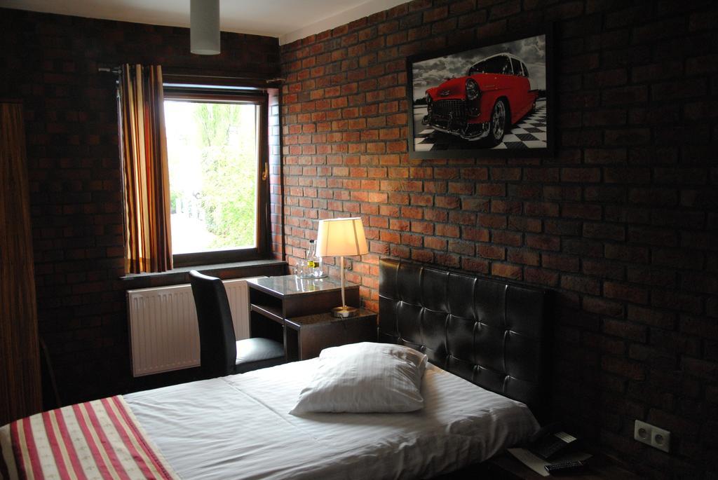 Amadeus Hotel Zielona Gora Oda fotoğraf