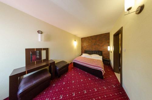 Amadeus Hotel Zielona Gora Dış mekan fotoğraf