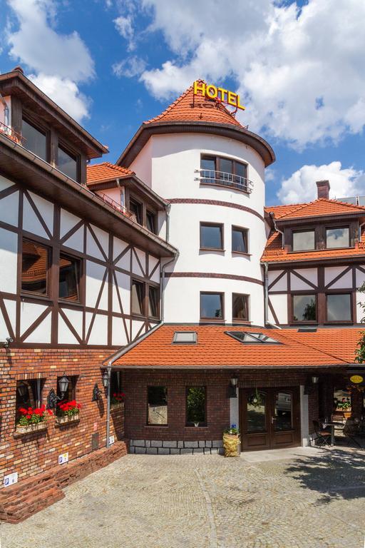 Amadeus Hotel Zielona Gora Dış mekan fotoğraf