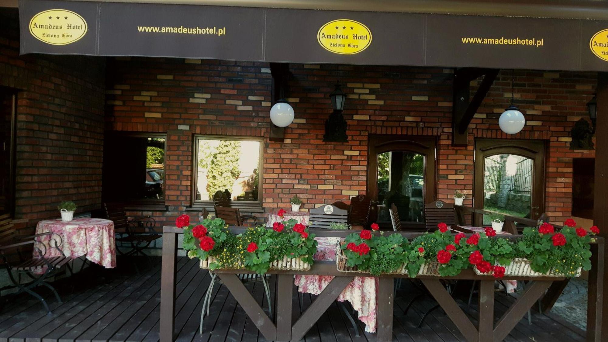 Amadeus Hotel Zielona Gora Dış mekan fotoğraf