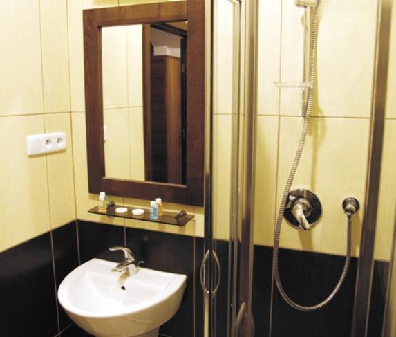 Amadeus Hotel Zielona Gora Oda fotoğraf
