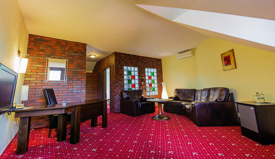 Amadeus Hotel Zielona Gora Dış mekan fotoğraf
