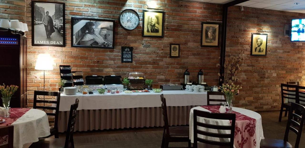 Amadeus Hotel Zielona Gora Dış mekan fotoğraf